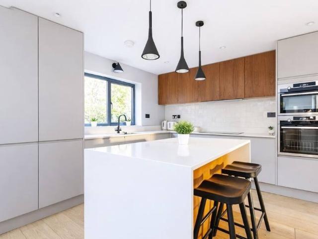 London, W3 7HE, United Kingdom | Studio house for rent #165075530 | Rentberry