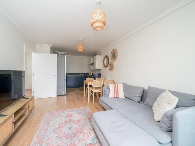 London, W3 6EJ, United Kingdom | 2 bed apartment for rent #165078378 | Rentberry