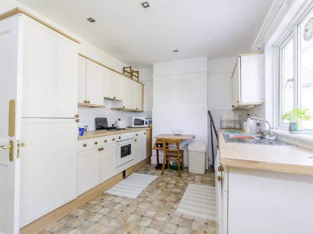 London, W3 9HL, United Kingdom | 2 bed apartment for rent #96322360 | Rentberry