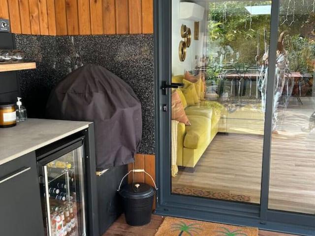 London, W4 3HY, United Kingdom | 1 bed house for rent #164417620 | Rentberry