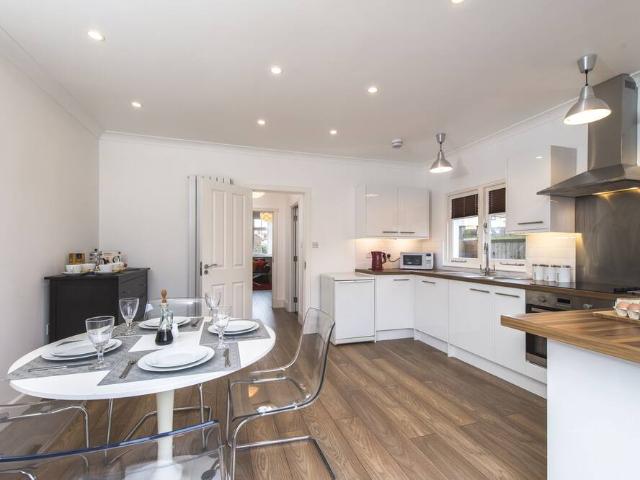 London, W4 3HR, United Kingdom | 3 bed house for rent #97941382 | Rentberry