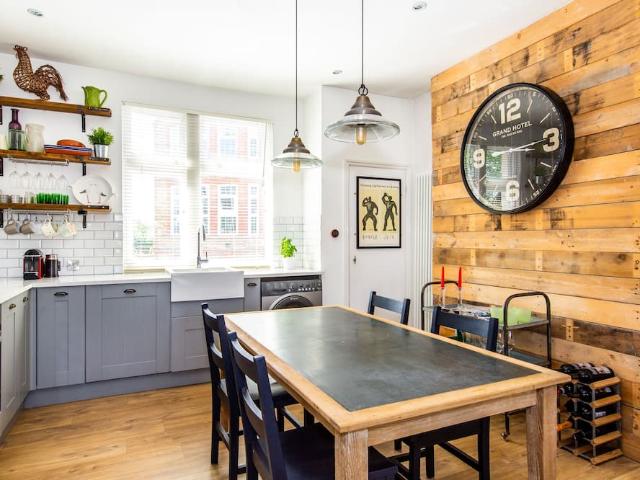 London, W6 0BA, United Kingdom | 3 bed apartment for rent #97103065 | Rentberry