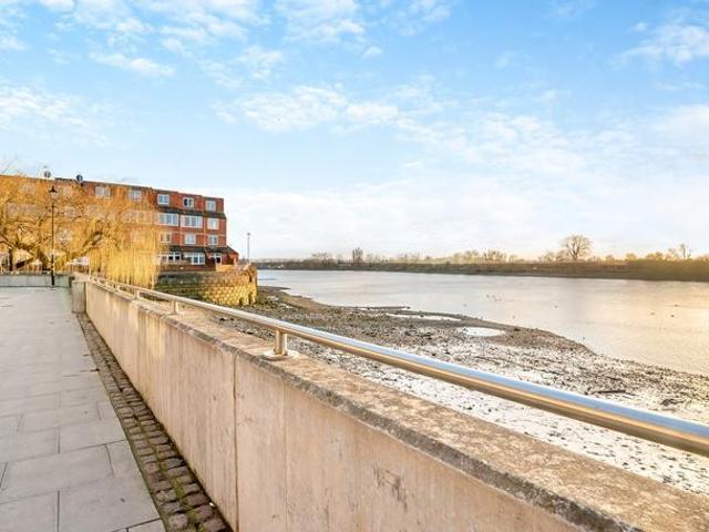 London W6 2 bed apartment to rent £4,117 pcm £950 pw