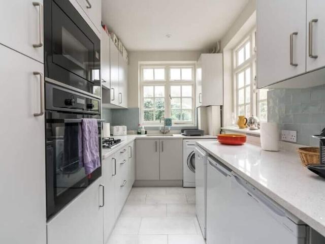 London, W6 7DX, United Kingdom | 2 bed apartment for rent #113971758 | Rentberry