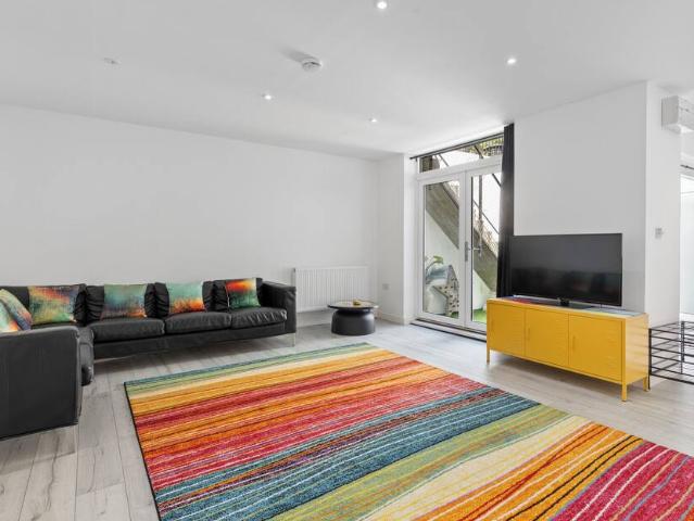 London, W6 8HP, United Kingdom | 1 bed apartment for rent #96357346 | Rentberry