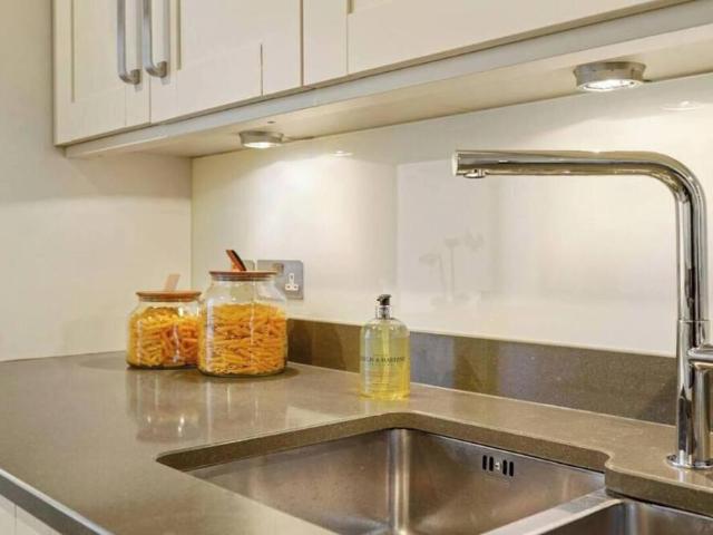 London, W8 4NR, United Kingdom | 3 bed apartment for rent #147464441 | Rentberry