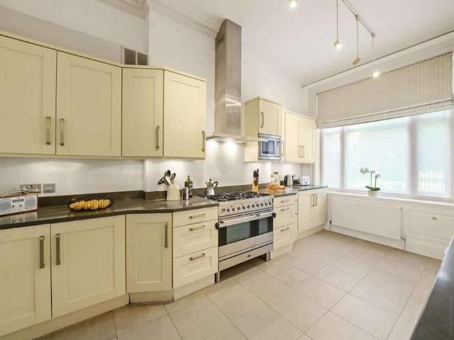 London, W8 4NR, United Kingdom | 3 bed apartment for rent #169816524 | Rentberry