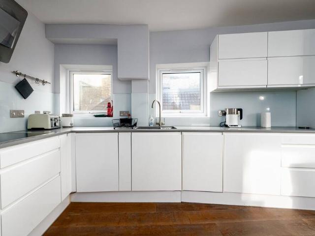 London, W8 4BA, United Kingdom | 2 bed apartment for rent #117332750 | Rentberry