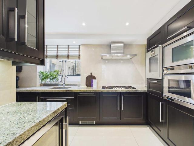 London, W8 5AE, United Kingdom | 2 bed townhouse for rent #168414392 | Rentberry