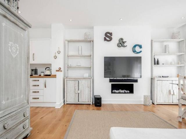 London, W8 6NX, United Kingdom | 2 bed apartment for rent #147354872 | Rentberry