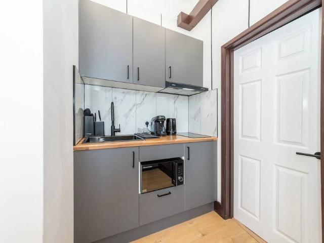 London, W8 6BD, United Kingdom | 2 bed apartment for rent #170594575 | Rentberry