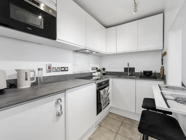 London, W8 6HB, United Kingdom | 1 bed apartment for rent #96958387 | Rentberry