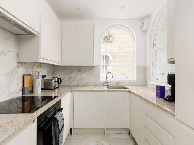 London, W9 1NN, United Kingdom | 3 bed apartment for rent #176017641 | Rentberry