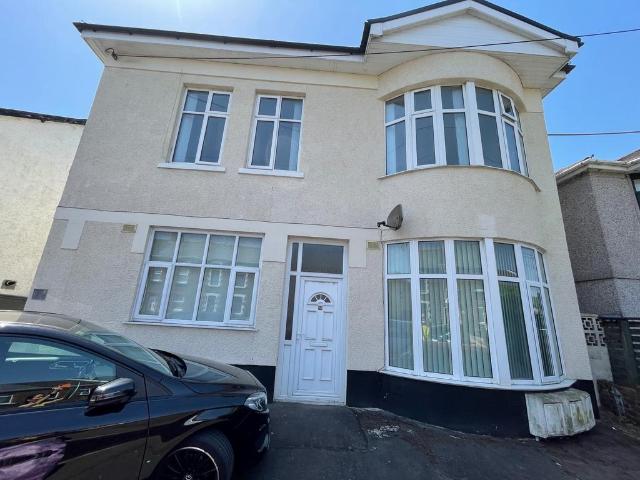 Lone Road, Clydach, Swansea 2 bed flat to rent £875 pcm £202 pw