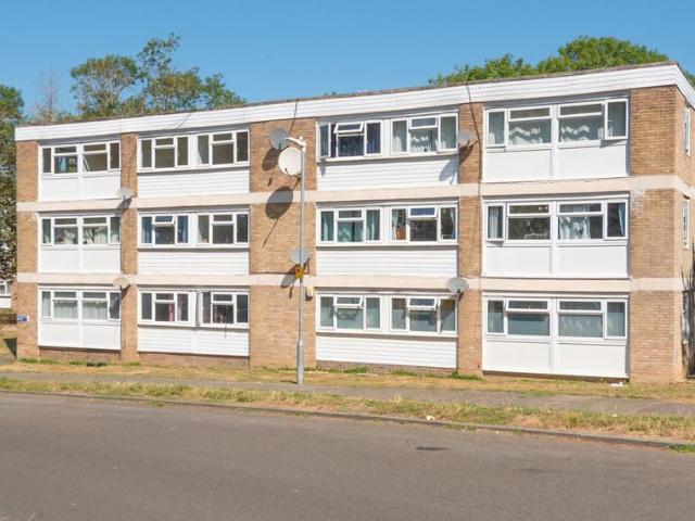 Long Meadow Way 3 bed apartment to rent £1,250 pcm £288 pw