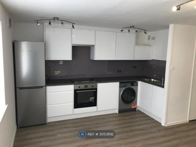 Long Meadow Road, Aylesbury HP21, Studio to rent, £925 pcm | PrimeLocation