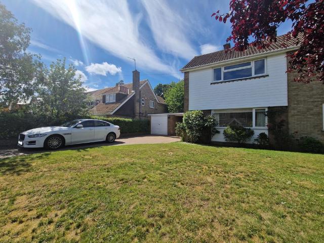Long Buftlers, Harpenden, AL5 4 bed property to rent £3,650 pcm £842 pw