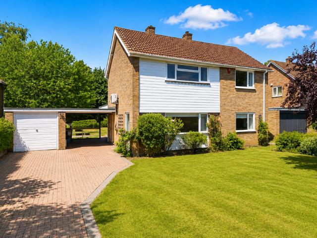 Long Buftlers, Hertfordshire AL5 4 bed detached house to rent £3,650 pcm £842 pw