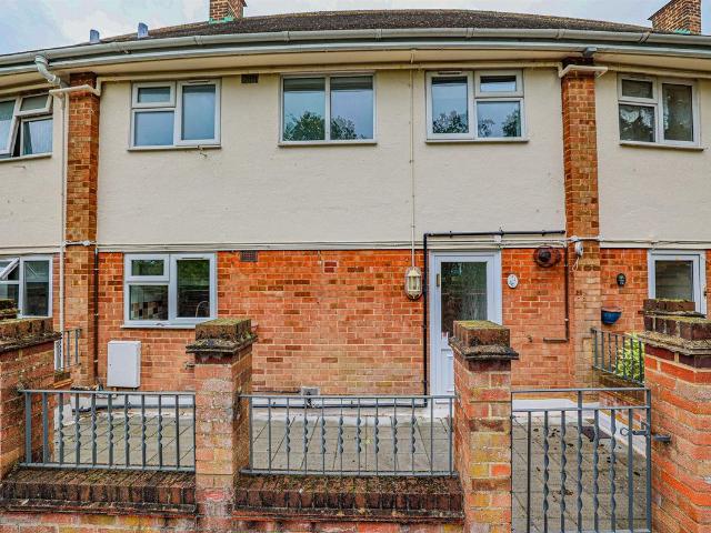 Long Chaulden, Hemel Hempstead HP1, 3 bed flat to rent, £1,650 pcm | PrimeLocation