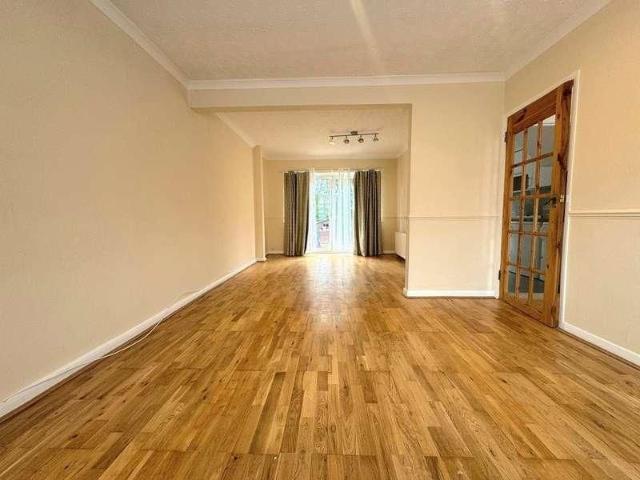 Long Elmes, Harrow, HA3