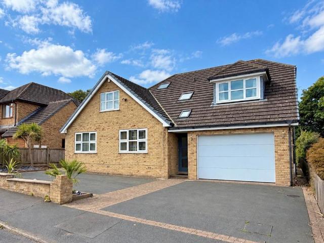 Long Fallas Crescent, Brighouse, West. 4 bed detached house to rent £2,500 pcm £577 pw