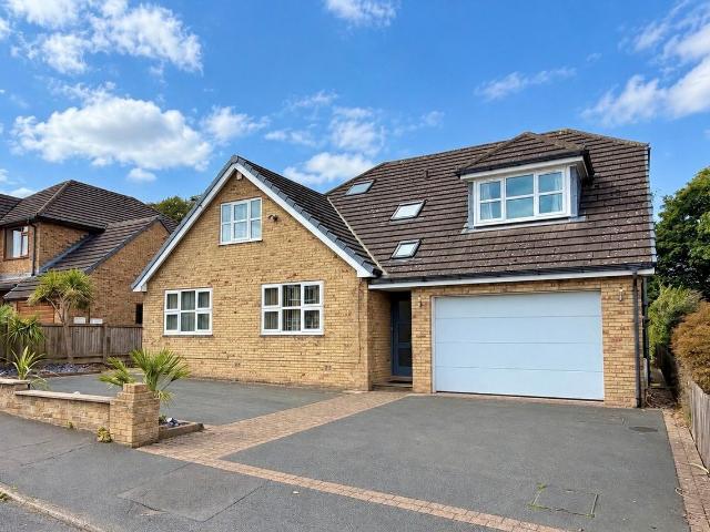 Long Fallas Crescent, Brighouse, West Yorkshire HD6, 4 bed detached house to rent, £2,250 pcm | PrimeLocation