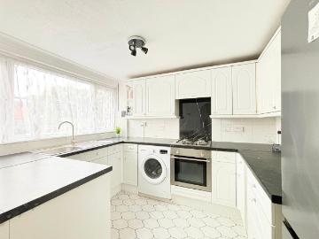 Long Green, Chigwell IG7, 2 bed terraced house to rent, £2,100 pcm | PrimeLocation