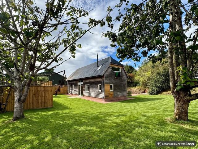 Long Green, Forthampton, Gloucester. 3 bed detached house to rent £1,550 pcm £358 pw