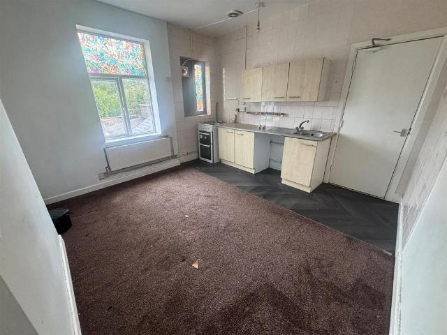 Long Lane, Halesowen 2 bed apartment to rent £775 pcm £179 pw