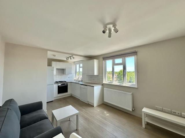 Long Lane, Hillingdon, Uxbridge UB10, 1 bed flat to rent, £1,300 pcm | PrimeLocation