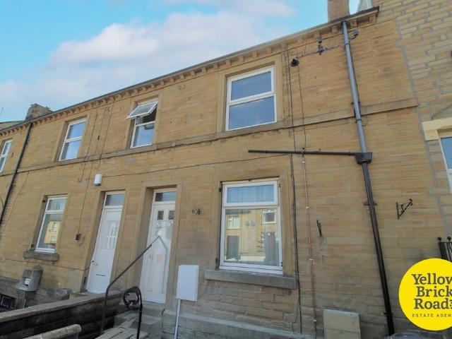 Long Lane, Huddersfield, West. 2 bed flat to rent £695 pcm £160 pw