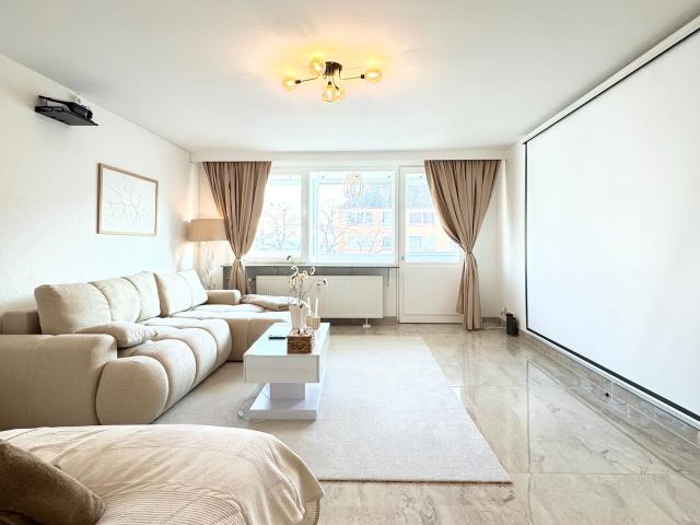 Long Rental I City I Cinema Screen I Balcony I WiFi, Hannover Amsterdam Apartments for Rent