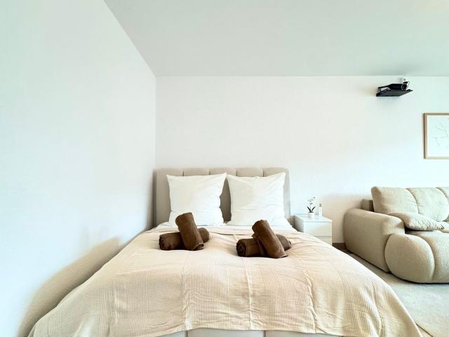 Long Rental I City I Cinema Screen I Balcony I WiFi, Hannover Amsterdam Apartments for Rent