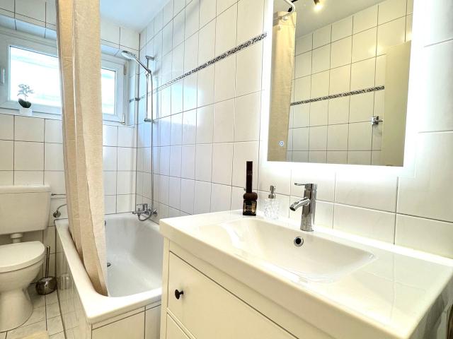 Long Rental I City I Cinema Screen I Balcony I WiFi, Hannover Amsterdam Apartments for Rent