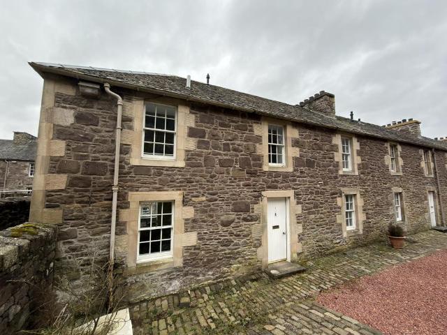 Long Row, Lanark ML11 3 bed terraced house to rent £1,225 pcm £283 pw