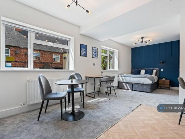 Long St, Tamworth, B78 1 bed in a house share to rent £795 pcm £183 pw
