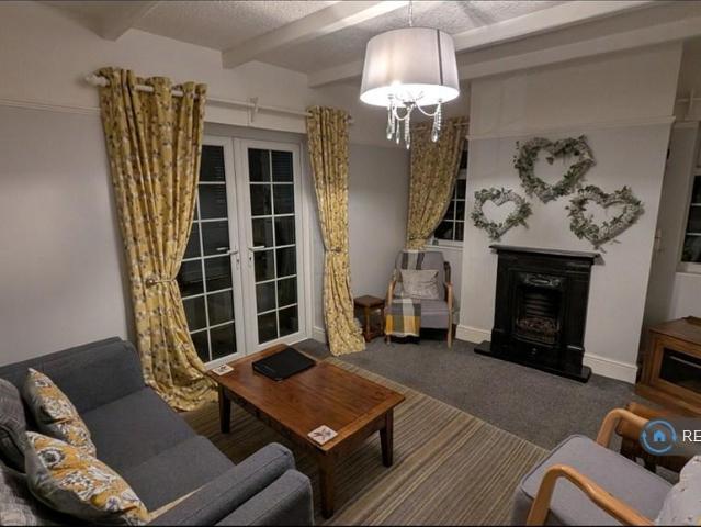 Long Street, Thirsk, YO7 2 bed semi detached house to rent £850 pcm £196 pw
