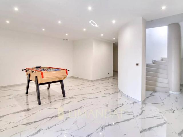 Long Term Let | Nice, Gairaut/Rimiez – Contemporary 5 Bedroom Villa, Panoramic Sea View, Two Swimming Pools