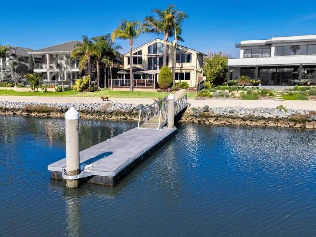 Long water views & Big sandy beach