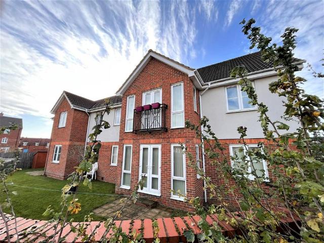 Longcroft Lane, Marston Moretaine 2 bed maisonette to rent £1,150 pcm £265 pw