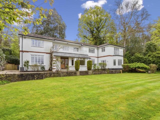 Longcross Road, Chertsey KT16 5 bed detached house to rent £10,750 pcm £2,481 pw