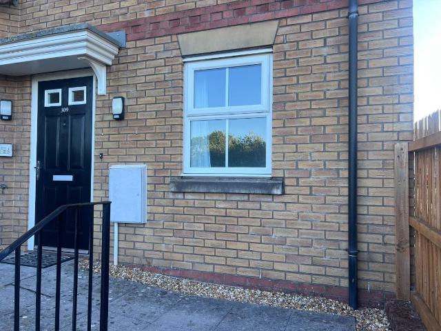 Longacres, Bridgend CF31, 2 bed flat to rent, £800 pcm | PrimeLocation