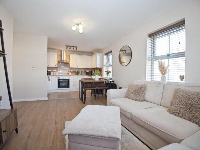 Longacres, Bridgend CF31, 2 bed flat to rent, £925 pcm | PrimeLocation