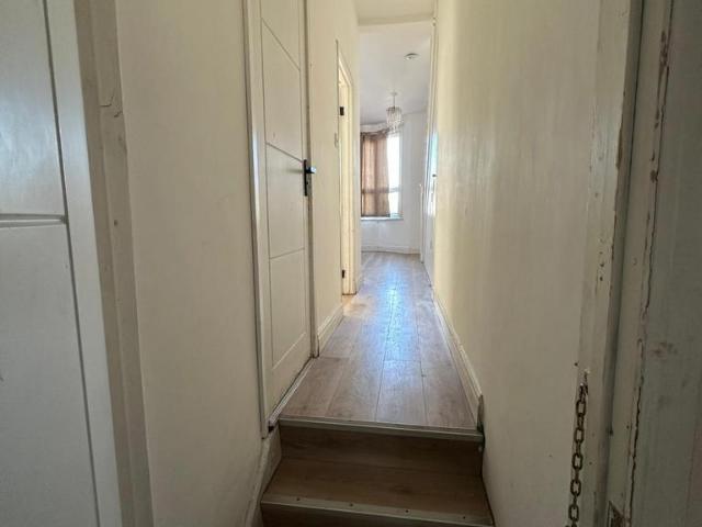 Longbridge Road, Barking IG11 2 bed flat to rent £1,850 pcm £427 pw