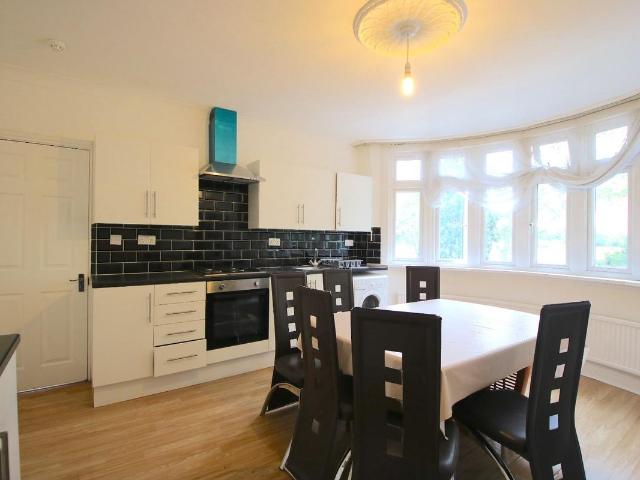 Longbridge Road, Barking IG11, 5 bed flat to rent, £3,000 pcm | PrimeLocation