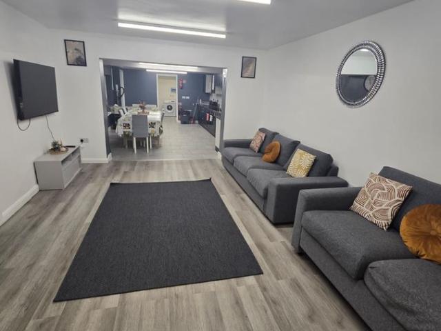 Longbridge Road, Barking IG11, 7 bed shared accommodation to rent, £1,150 pcm | PrimeLocation