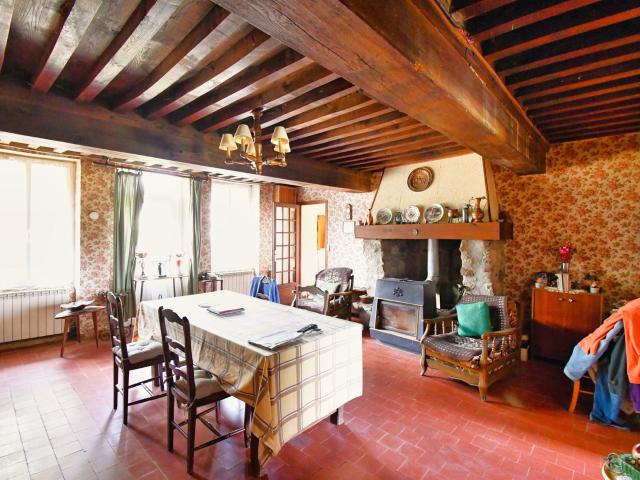 Longère morvandelle et 1 ha de terrain 82m² Brassy