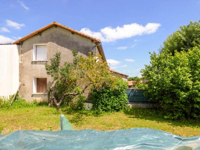Longère avec grange 120m² Sauzé Vaussais