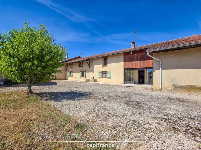 Longère avec double garage et dépendances