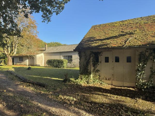 Longère avec dépendances sur 1,3 hectares Veuzain sur Loir